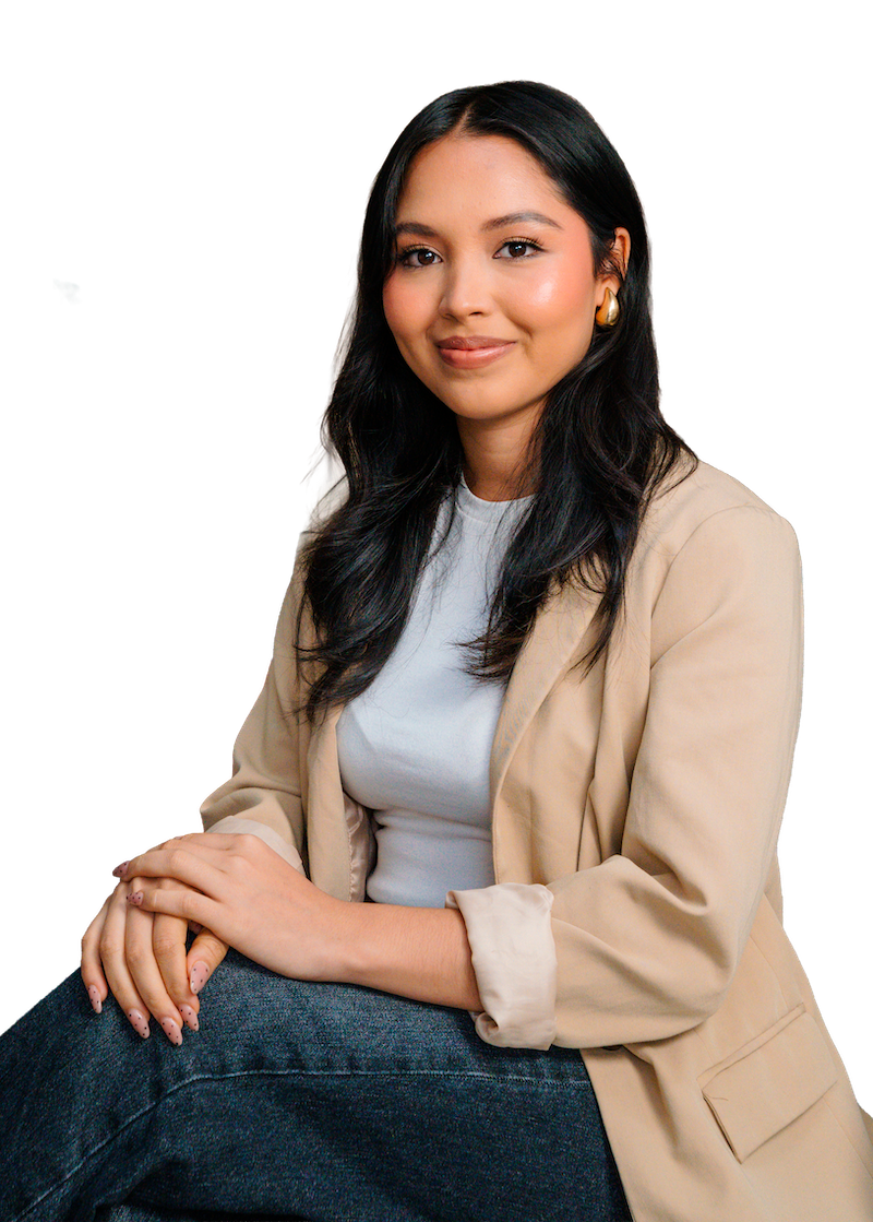 A trained, bilingual VIVA Insurance Associate